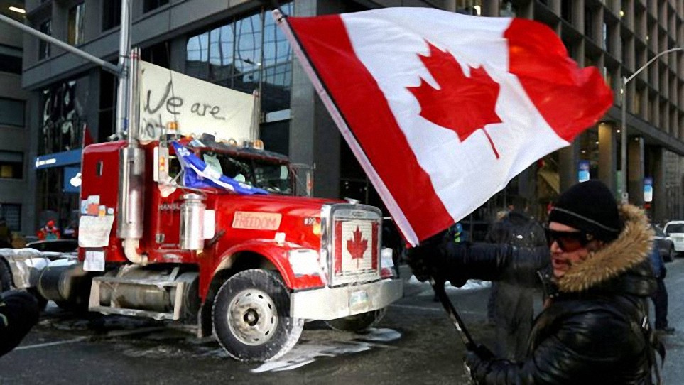 Canadá: temores de corridas bancarias ante la amenaza de Trudeau de congelar depósitos de los manifestantes