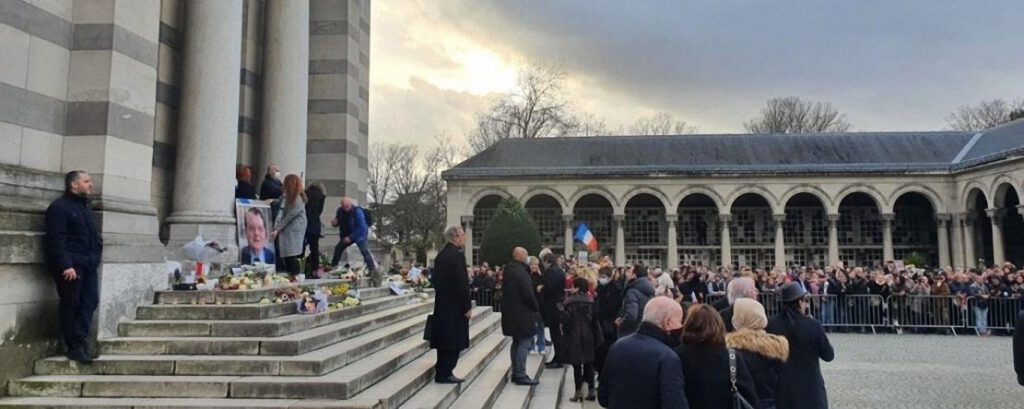 Multitudinario homenaje de despedida en París a Luc Montagnier: «Este fervor es el corazón de Francia que late»