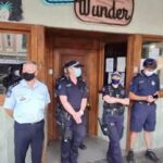 Propietarios de un pub en Australia son arrestados por resistirse a la tiranía del Covid en su negocio