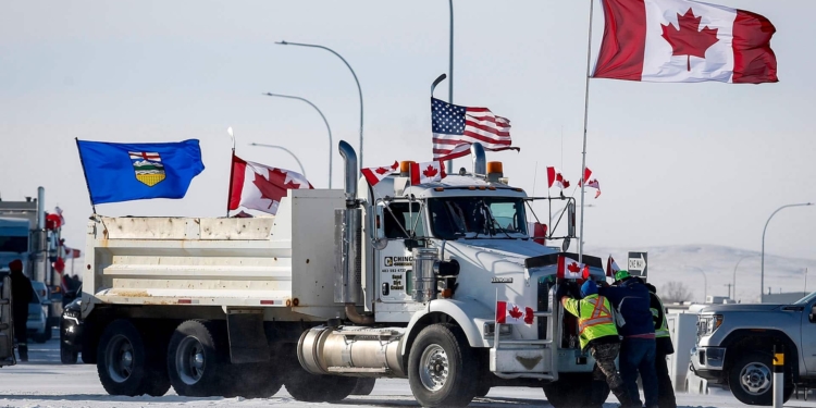 Canadá – Los políticos del estado de Alberta intentaron poner fin a las protestas en la frontera con EE.UU. reuniéndose con un pequeño grupo de camioneros que iban por su cuenta