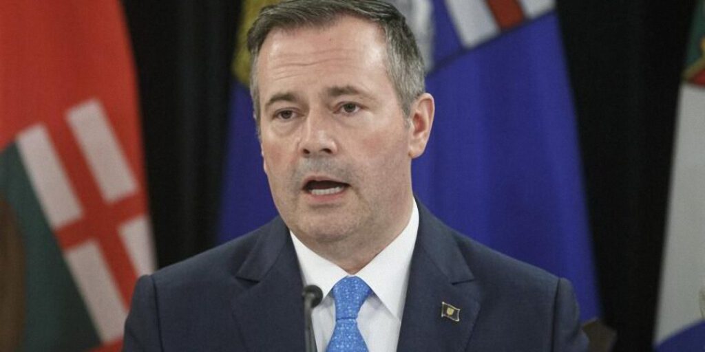 Canadá – El primer ministro de Alberta anuncia que levantará los pasaportes de vacunas ‘a partir de la media noche’ mientras promete luchar a favor de los camioneros contra los mandatos de Justin Trudeau