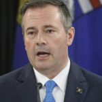 Canadá – El primer ministro de Alberta anuncia que levantará los pasaportes de vacunas ‘a partir de la media noche’ mientras promete luchar a favor de los camioneros contra los mandatos de Justin Trudeau