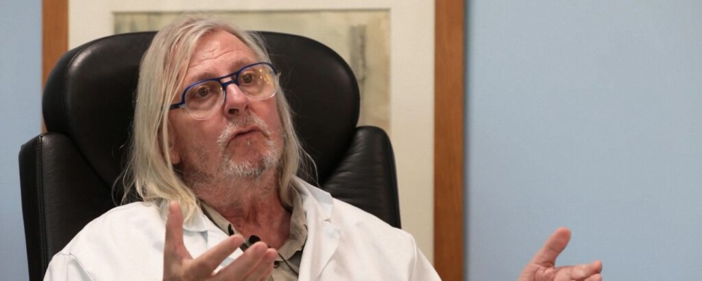 El Profesor Didier Raoult advierte del peligro totalitario: «Hemos salido de la ciencia. Es creencia, religión…»
