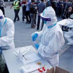 China registra número récord de contagios de COVID-19 en dos años