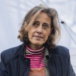 Alexandra Henrion, genetista francesa: «Ellos inyectan un código genético en vuestro organismo»