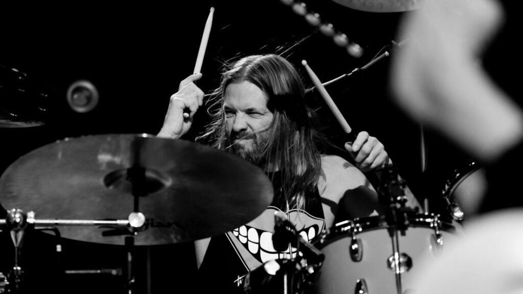 Encuentran muerto a Taylor Hawkins, baterista de Foo Fighters, en un hotel de Bogotá