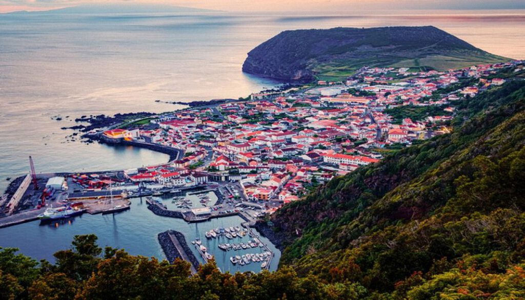 Un enjambre de 12,000 terremotos sacude la isla de Azores, provocando especulaciones de erupción volcánica