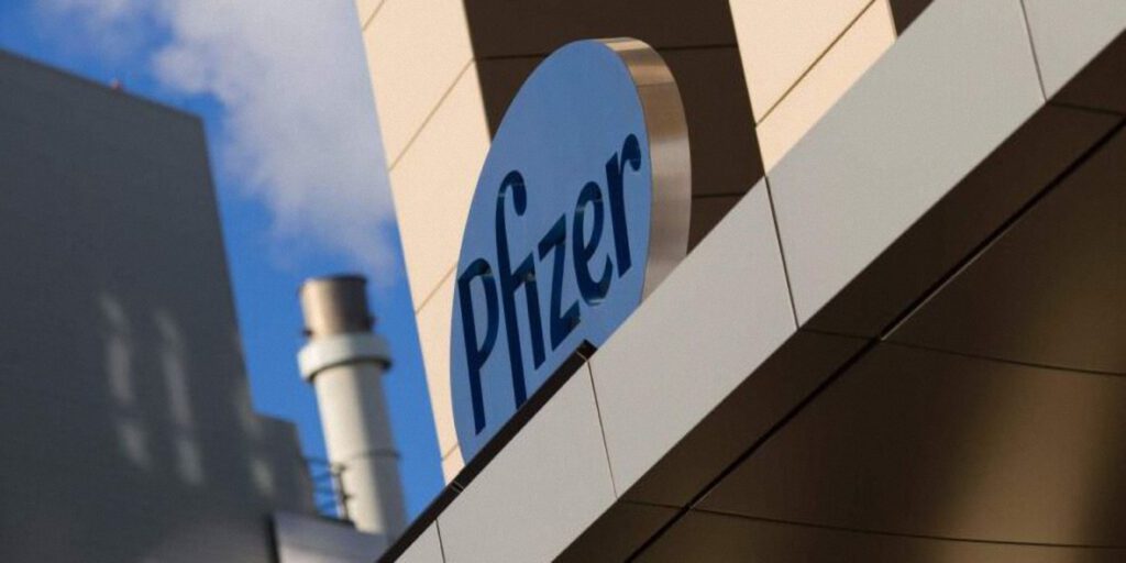 Juez desclasifica 400 páginas de pruebas y despeja el camino a la demanda contra Pfizer presentada por una denunciante que reveló numerosas fallas de seguridad de la compañía durante los ensayos de su vacuna Covid