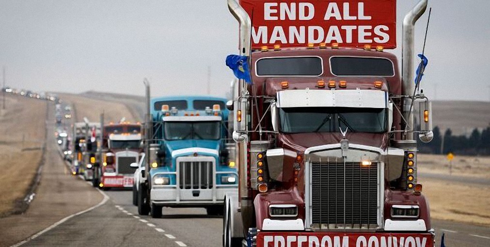 Convoy de camioneros estadounidenses de 30 millas de largo llega a DC para protestar por las restricciones de COVID