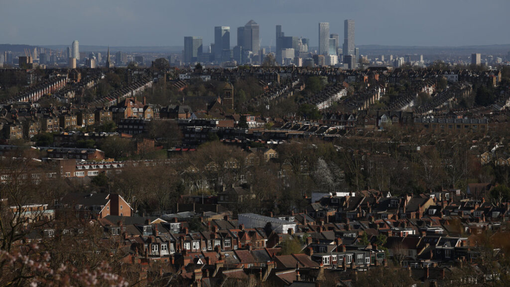 El Banco de Inglaterra prevé un «impacto histórico para los ingresos reales» de los británicos debido a la crisis energética