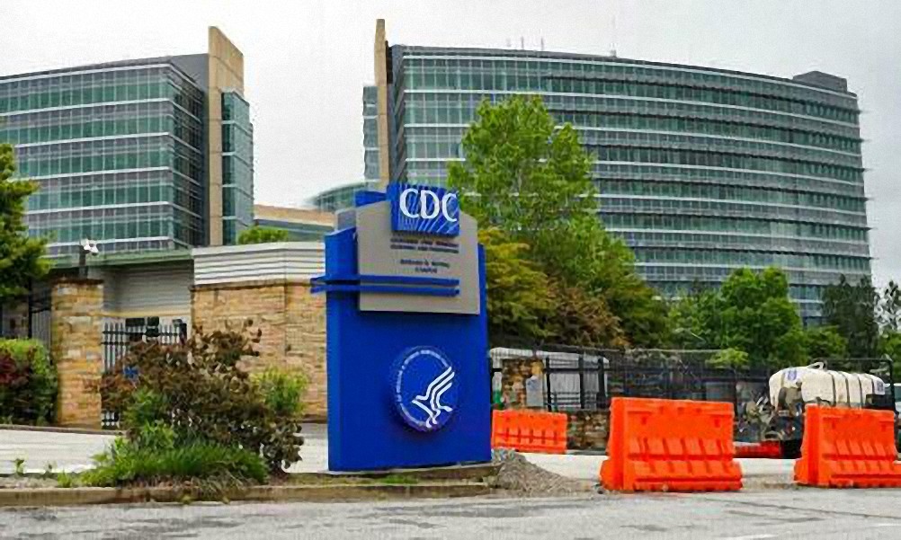 Cientos de empleados de los CDC aún no han recibido la vacuna contra el COVID-19