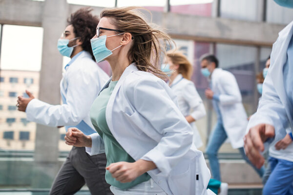 Coronavirus-Hospital-Staff-Doctors-Run-Rush