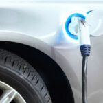 El Banco Mundial pide la prohibición global de vehículos con motores de combustión, ajeno a la realidad de que los vehículos eléctricos no son una alternativa viable