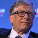 “¡Arresten a Bill Gates!”: masiva protesta en las afueras de la charla TED del magnate