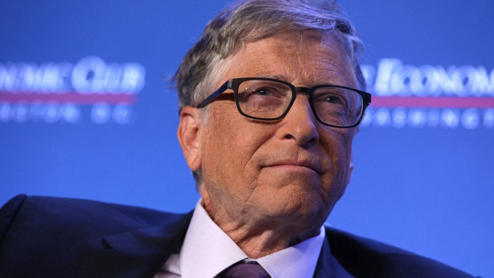 “¡Arresten a Bill Gates!”: masiva protesta en las afueras de la charla TED del magnate