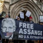 Julian Assange, más cerca de ser transferido a EE. UU. después de que un tribunal de Londres emitiera una orden de extradición