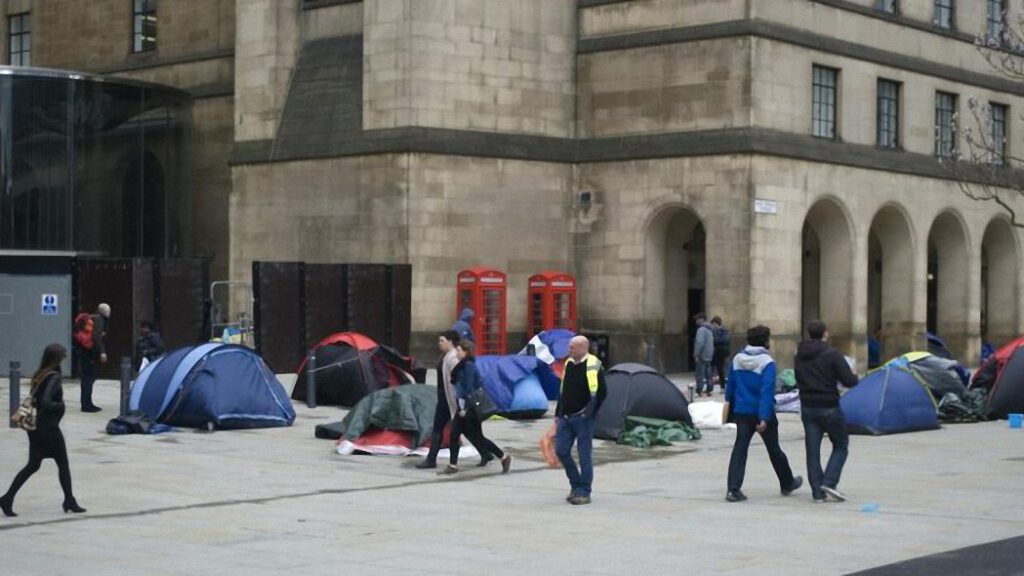 Los ingresos de los hogares del Reino Unido «borrados» por la tormenta de inflación a medida que se desploman los niveles de vida