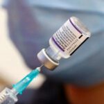 La FDA autoriza la cuarta vacuna contra COVID-19 para todos los estadounidenses mayores de 50 años