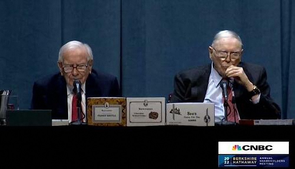 Warren Buffett critica a los banqueros por convertir el mercado de valores en «un salón de juego»