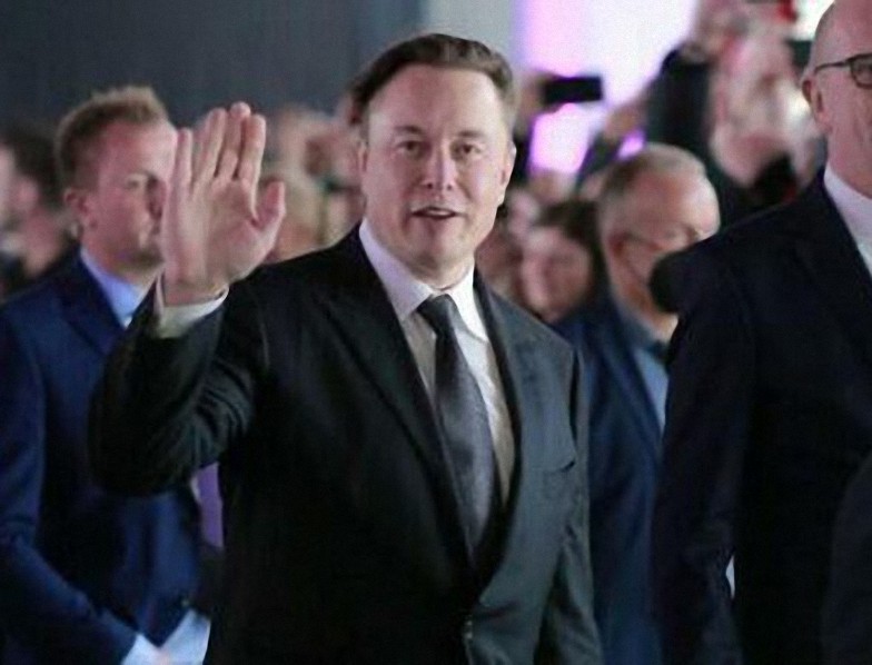 Elon Musk convocado al Parlamento del Reino Unido para responder por su promesa de restaurar la libertad de expresión