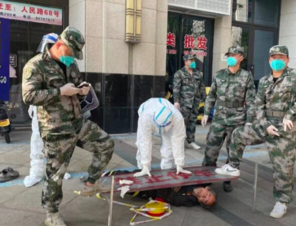 Chinese-police-lockdown-810x500