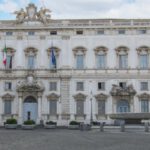 La corte italiana dictamina que el mandato de la vacuna contra el Covid es inconstitucional y cita «efectos secundarios fatales»