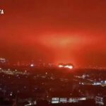 El cielo de Zhoushan, una ciudad china situada en las proximidades de Shanghái, se ha vuelto rojo