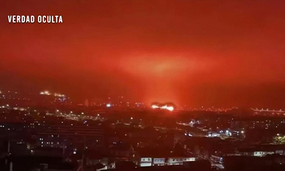 El cielo de Zhoushan, una ciudad china situada en las proximidades de Shanghái, se ha vuelto rojo