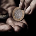 La pandemia crea un nuevo multimillonario cada 30 horas, empujando a millones de personas a la pobreza extrema