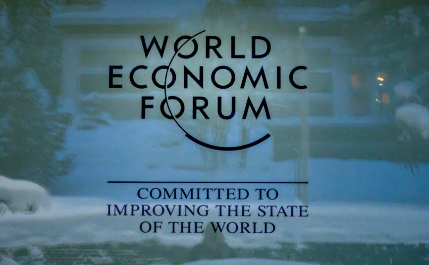 El Foro Económico Mundial quiere ‘controlar por completo todos los aspectos de tu vida’: Dr. Robert Malone