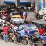 Sri Lanka, golpeada por la crisis, incumple la deuda al quedarse sin combustible
