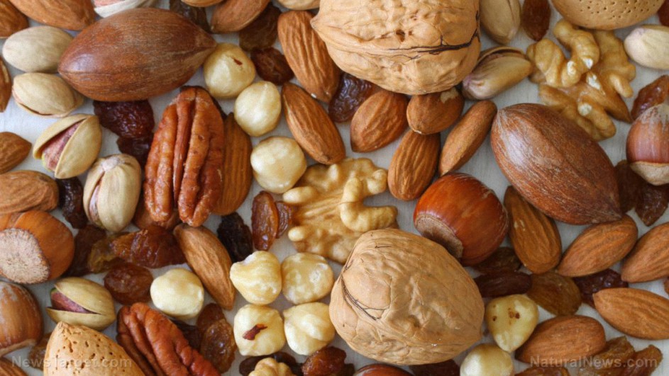 Estudio: Un tipo de vitamina E que se encuentra en las nueces ayuda a prevenir los ataques de asma