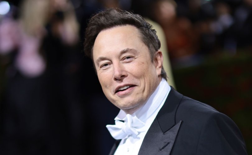 Elon Musk promueve la libertad de expresión, la transparencia y la imparcialidad en una reunión general con el personal de Twitter