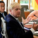 La economía del Reino Unido está siendo aplastada, un precio que «vale la pena pagar» por la libertad en Ucrania: Boris Johnson