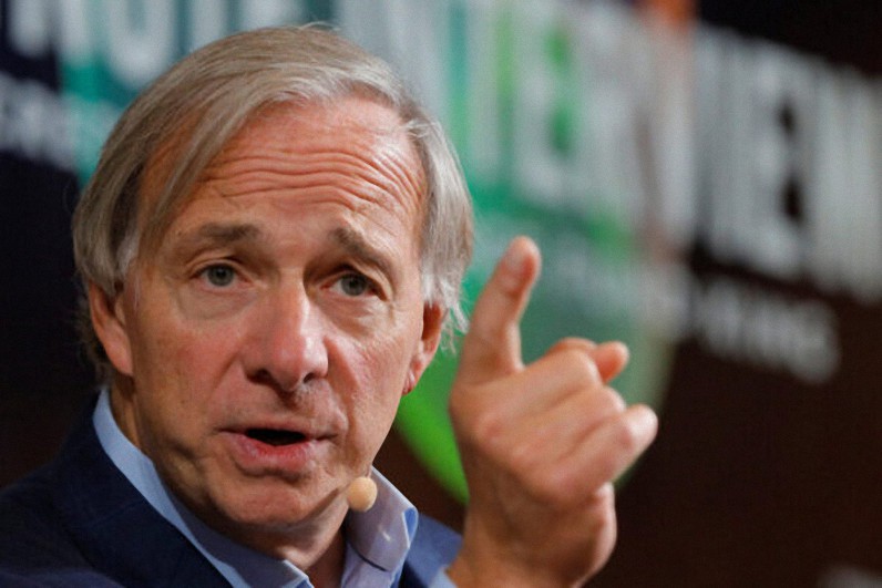 Ray Dalio: “La economía y la bolsa serán aplastadas. Pero lo peor es que las democracias caerían»