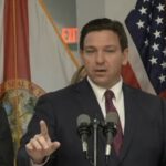 Ron DeSantis promociona la ley de Florida que garantiza el derecho de los pacientes a las visitas en respuesta a los bloqueos de COVID