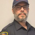 Bombero canadiense despedido por rechazar la vacuna recupera su trabajo después de que interviene un grupo legal