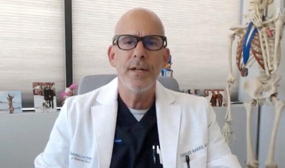 Dr. Jeffrey Barke: Las vacunas COVID para niños de 6 meses “no tienen ningún sentido”