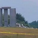 El Monumento de las Piedras Guía de Georgia parcialmente destruido por explosión, la policía investiga