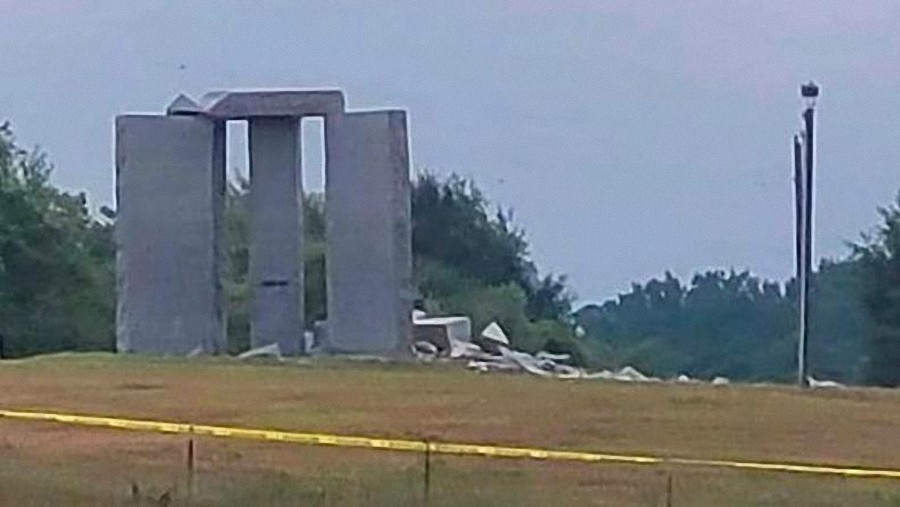 El Monumento de las Piedras Guía de Georgia parcialmente destruido por explosión, la policía investiga