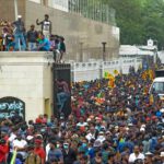 Manifestantes de Sri Lanka asaltan la casa del presidente en medio del colapso económico