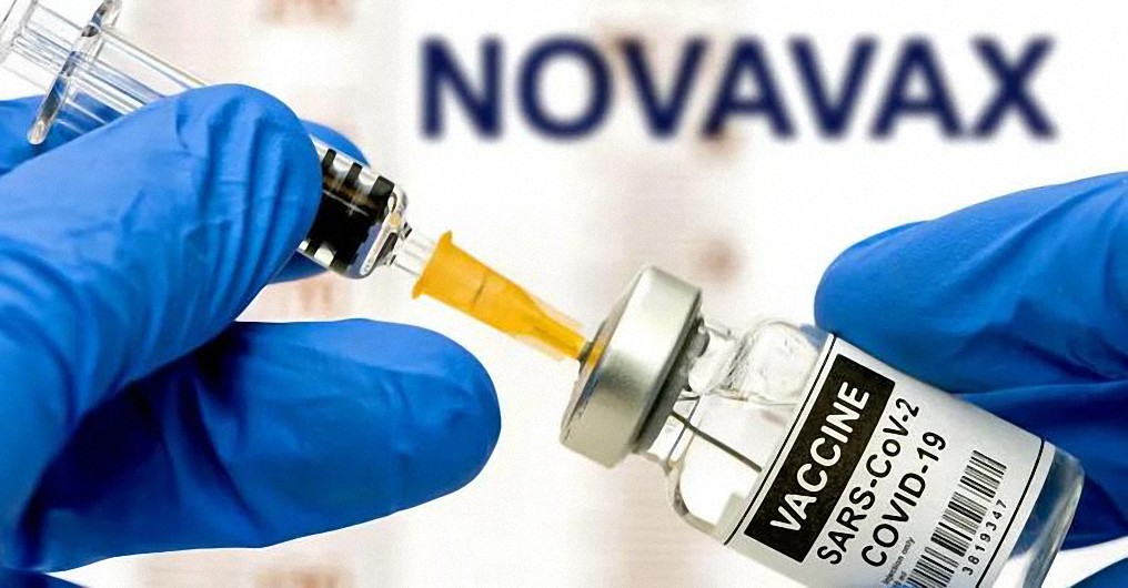 La FDA autoriza la vacuna Novavax ‘tradicional’ contra el COVID-19, pero numerosos críticos siguen cuestionando las afirmaciones de seguridad de la agencia reguladora