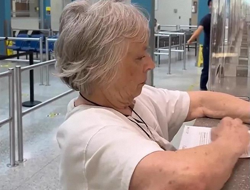 Mujer de 71 años es forzada a una cuarentena de 14 días después de negarse a usar la aplicación ArriveCAN de Canadá