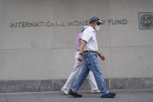 Que la población lo soporte todo dicen el FMI