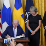 Biden firma los protocolos para la adhesión de Suecia y Finlandia a la OTAN