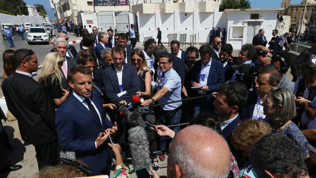 Abuchean a Macron durante su visita a Argelia