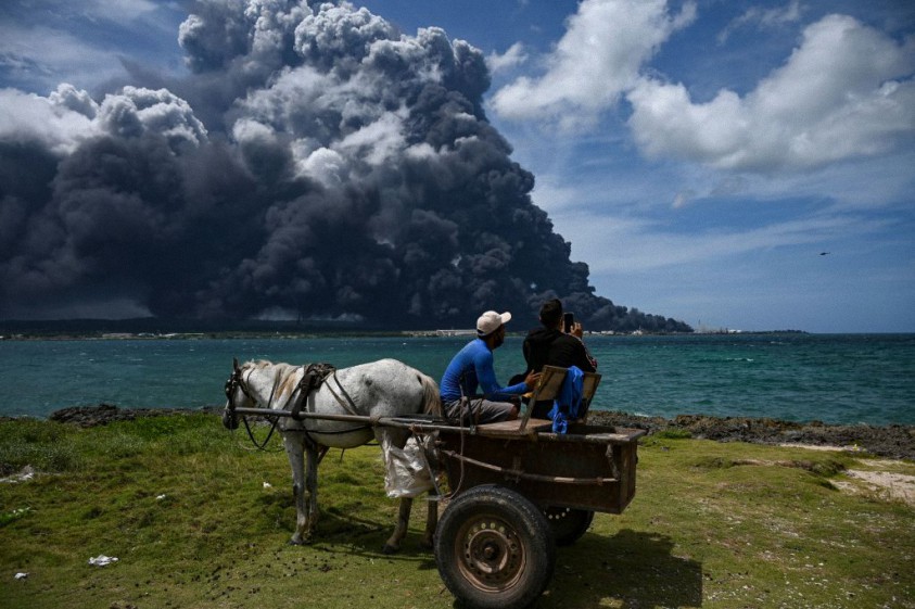 Cuba desconecta una de sus mayores centrales eléctricas por incendios masivos en depósitos de petróleo