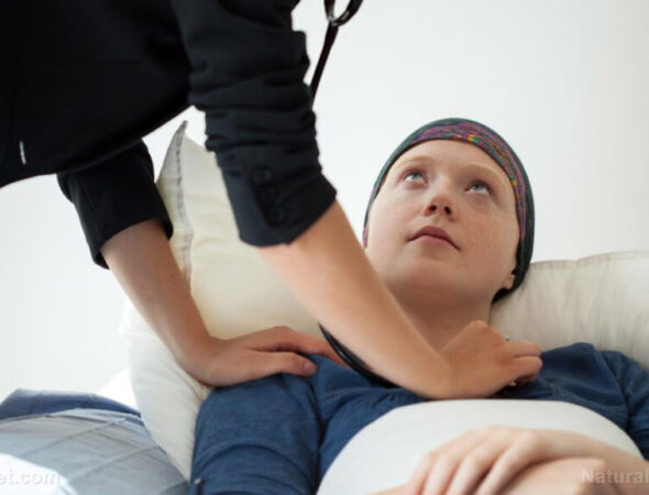 Nurse-Check-Patient-Cancer-Chemotherapy