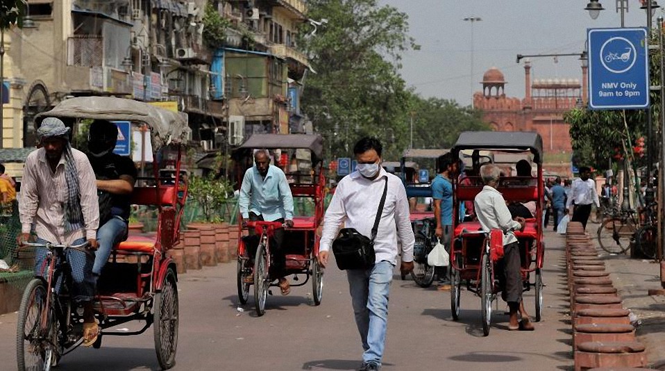 Máscaras faciales nuevamente obligatorias en la capital de la India