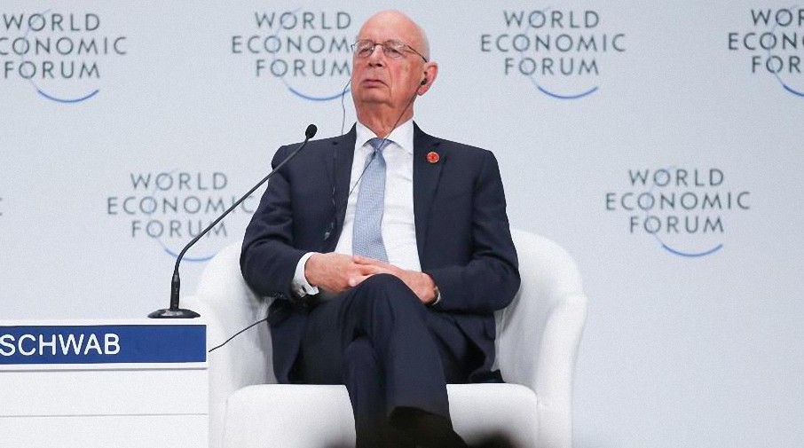 El Foro Económico Mundial pide la fusión de inteligencia humana y de IA para censurar el ‘discurso de odio’ y la ‘desinformación’